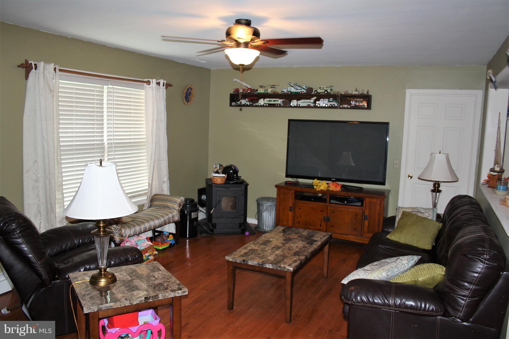 25812 Royal Oak Road Newcomb, MD 21653 - Photo 12 of 25 Living Room