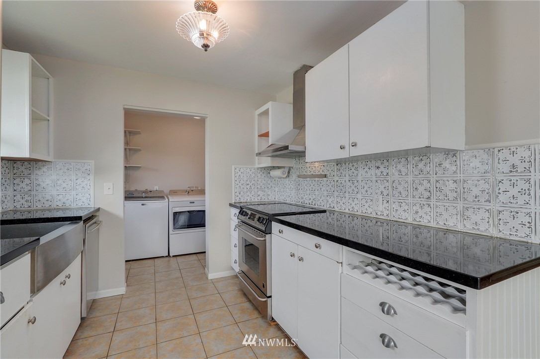 340 Wells Avenue North Renton, WA 98057 - Photo 11 of 23 a kitchen with granite countertop a stove sink and cabinets