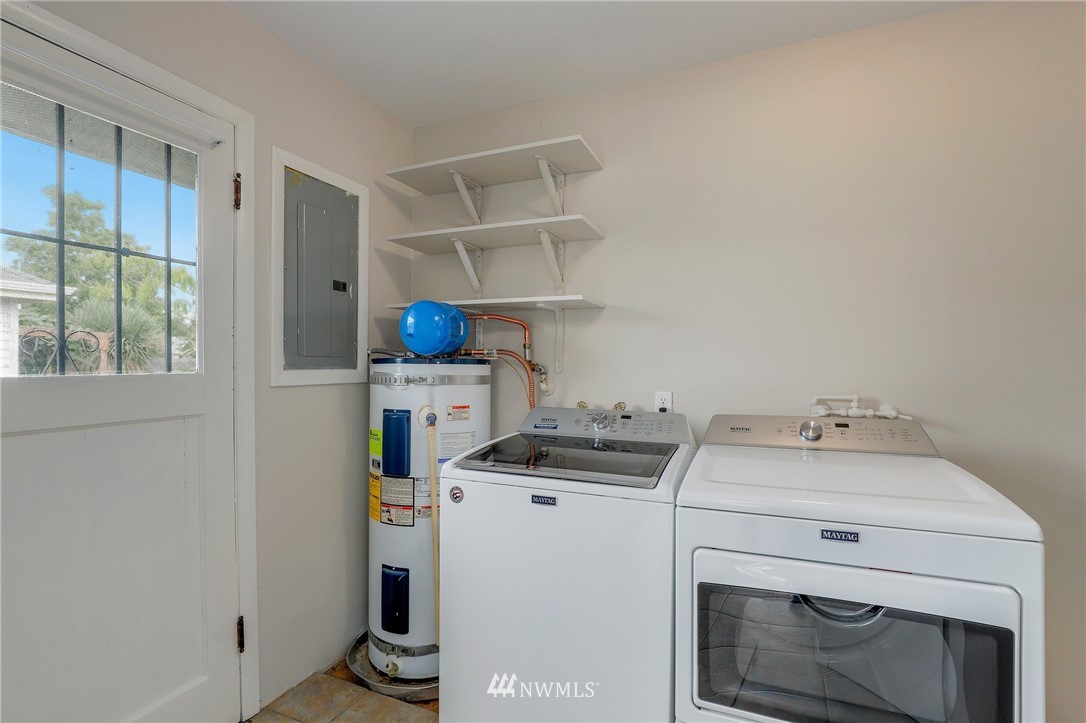 340 Wells Avenue North Renton, WA 98057 - Photo 16 of 23 a utility room with dryer and washer