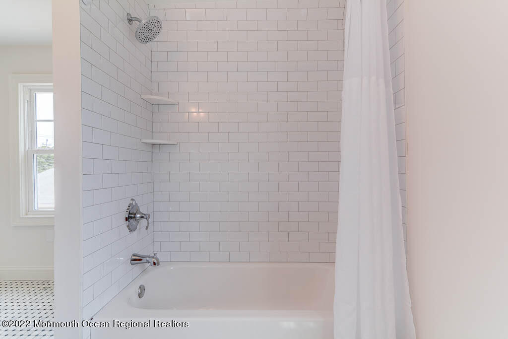 2208 Herbertsville Road Point Pleasant, NJ 08742 - Photo 16 of 20 BAHTROOM