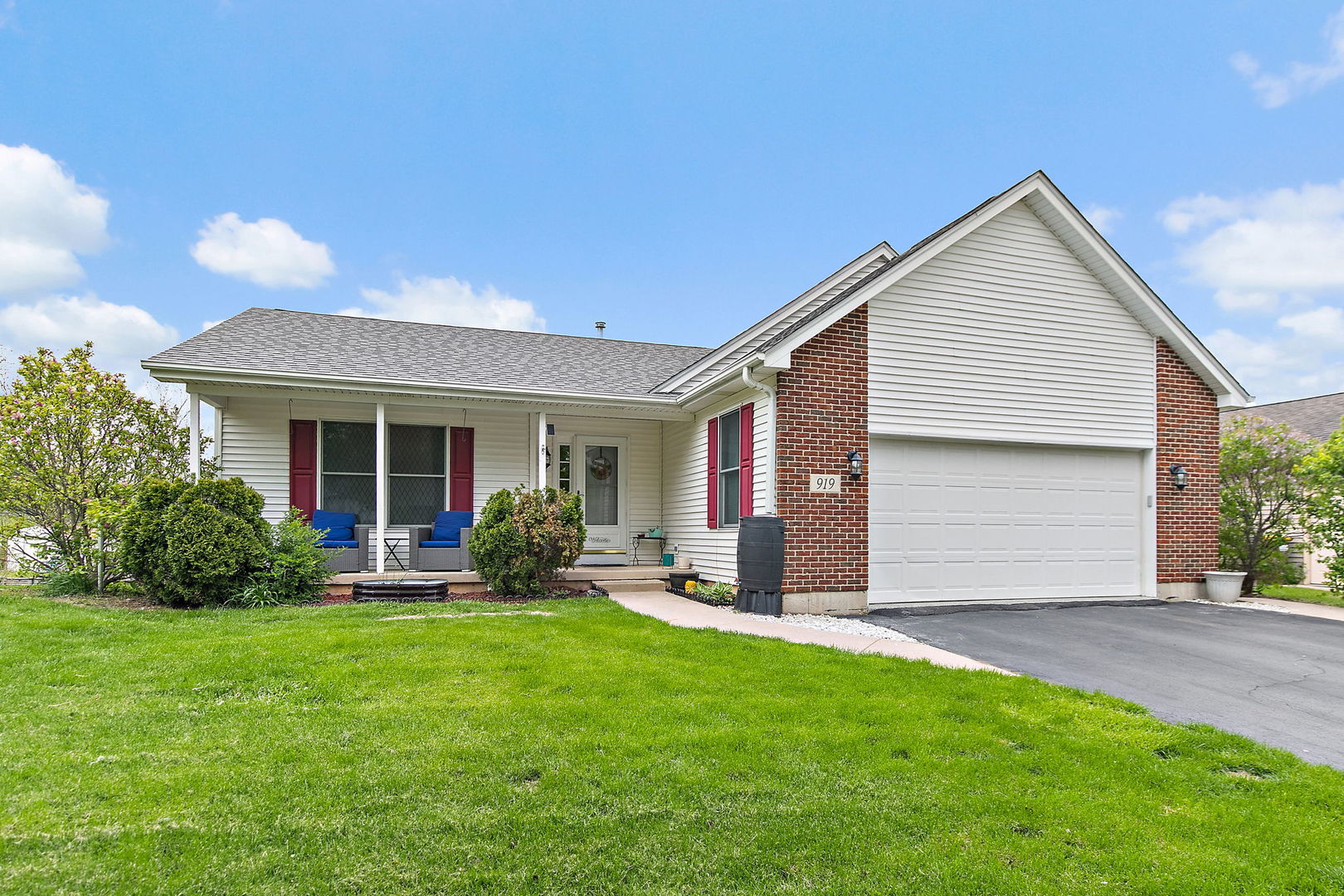 919 Spring Drive Marengo, IL 60152 - Photo 1 of 28