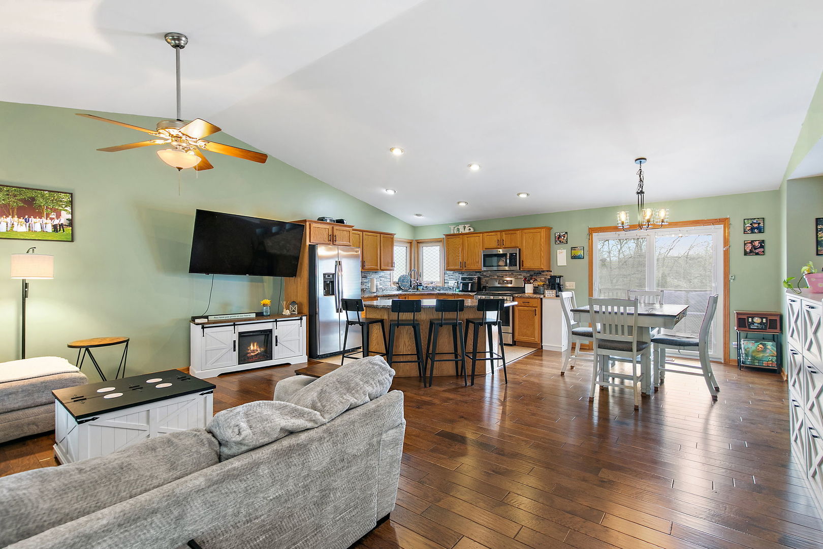 919 Spring Drive Marengo, IL 60152 - Photo 2 of 28