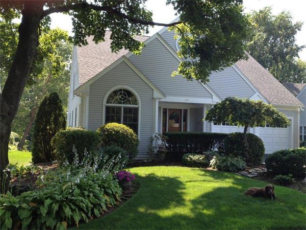 240 Salem End Road Framingham, MA 01702 - Photo 3 of 20 Gallery Image 3