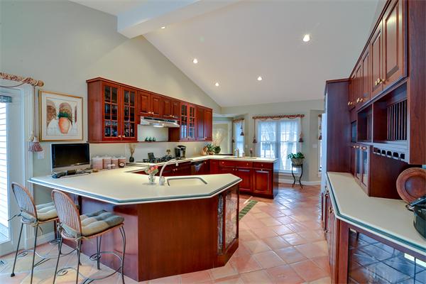 240 Salem End Road Framingham, MA 01702 - Photo 8 of 20 Gallery Image 8