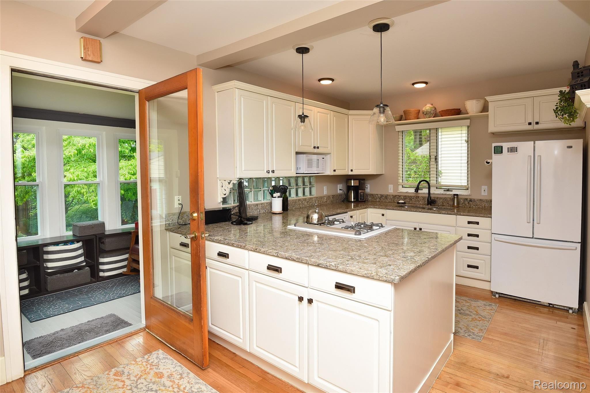 817 Lockwood Road Royal Oak, MI 48067 - Photo 14 of 44 817 Lockwood_14.JPG