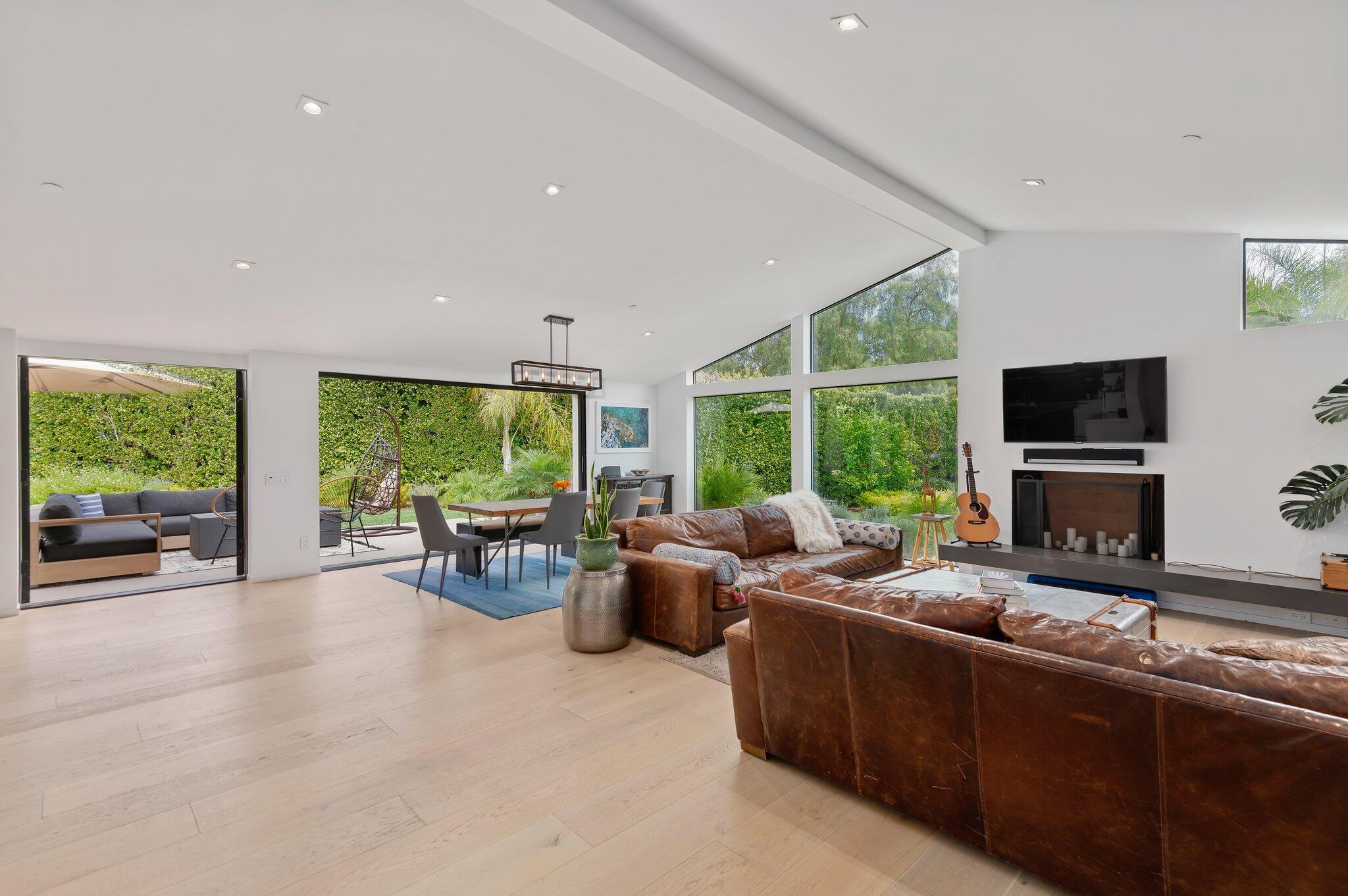 626 San Roque Road Santa Barbara, CA 93105 - Photo 7 of 45 Floor-to-ceiling windows