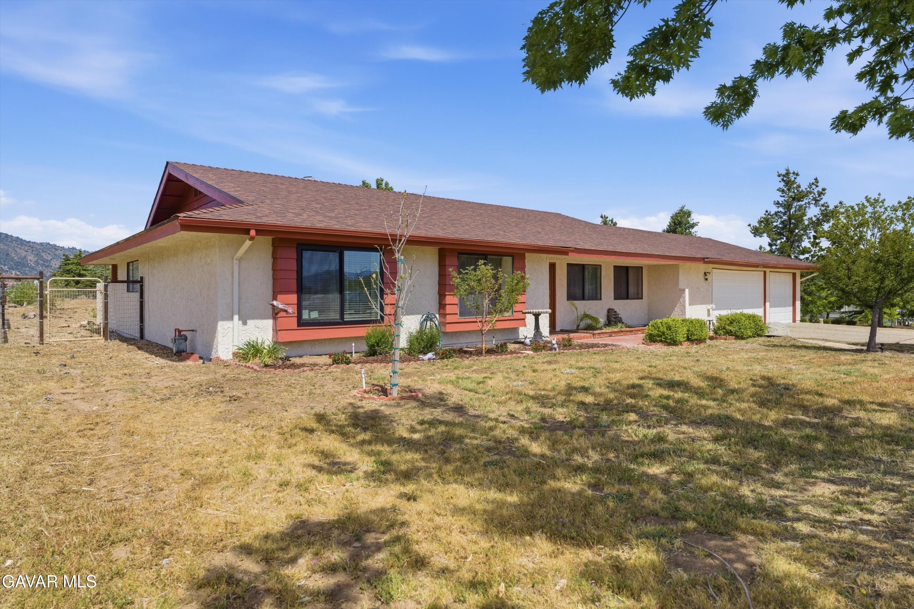21041 Lonely Lane Tehachapi, CA 93561 - Photo 5 of 36 04-JYP03910