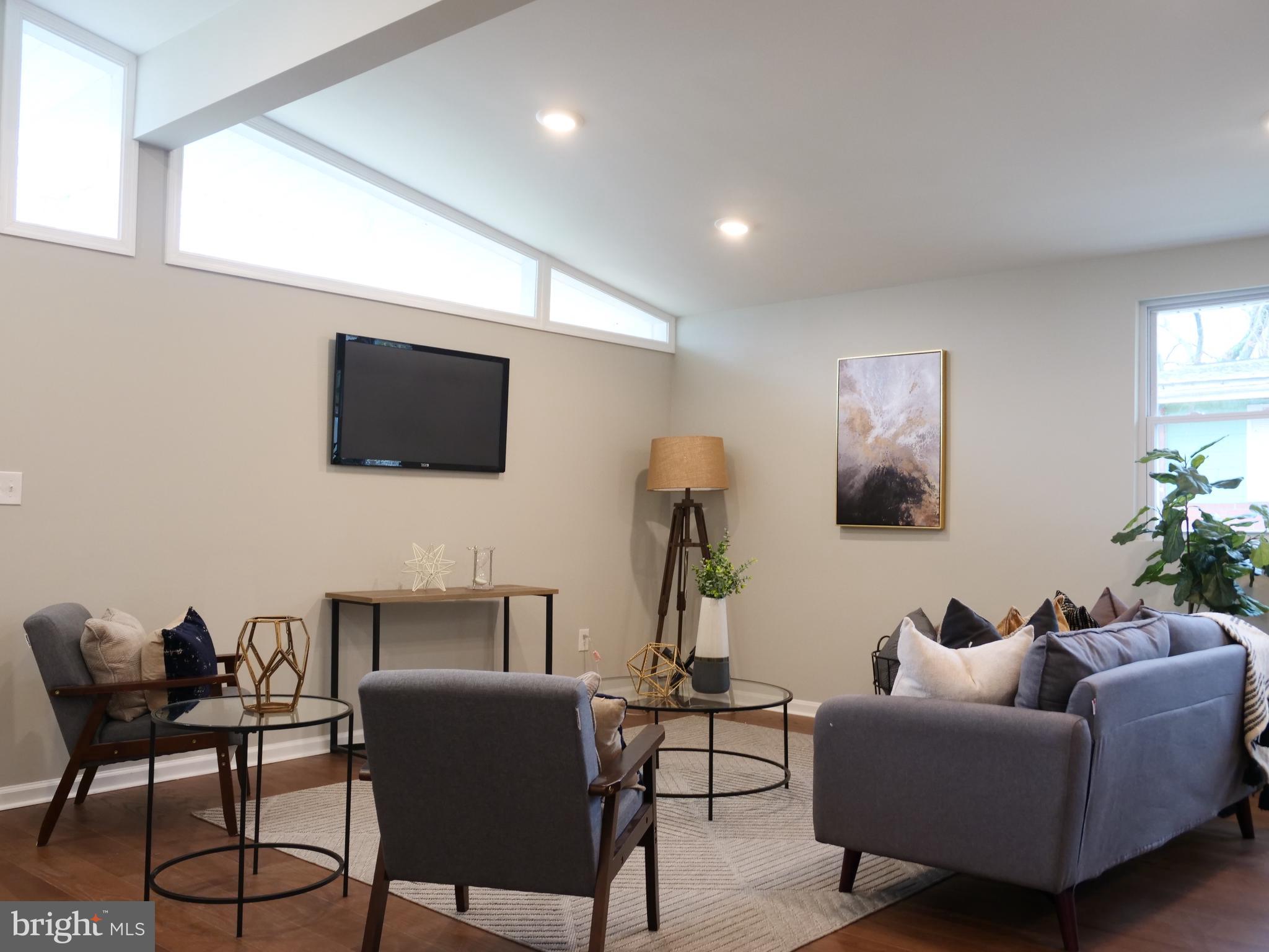 4712 Three Oaks Road Pikesville, MD 21208 - Photo 4 of 18 Living Room