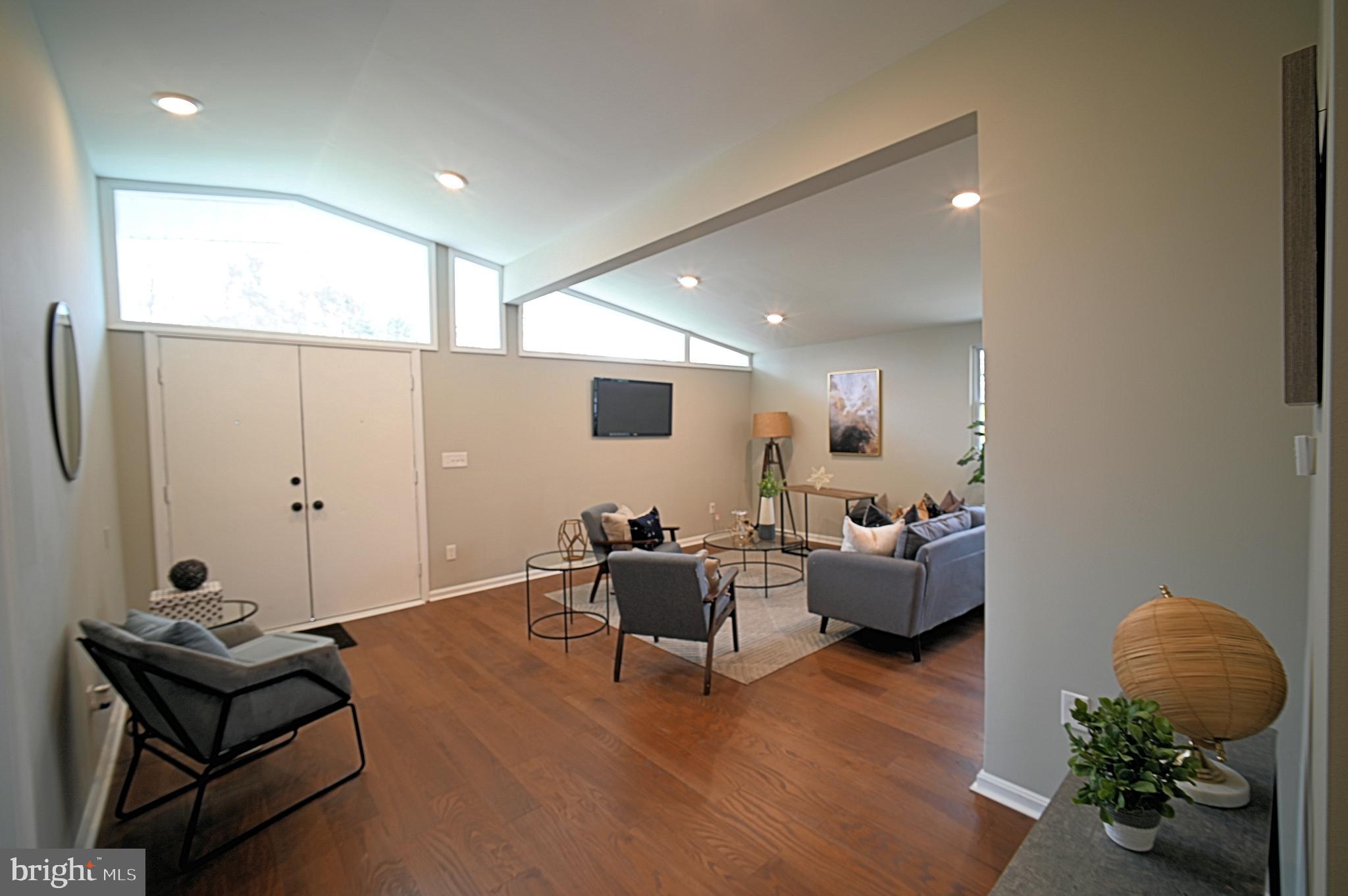 4712 Three Oaks Road Pikesville, MD 21208 - Photo 5 of 18 Entry Way