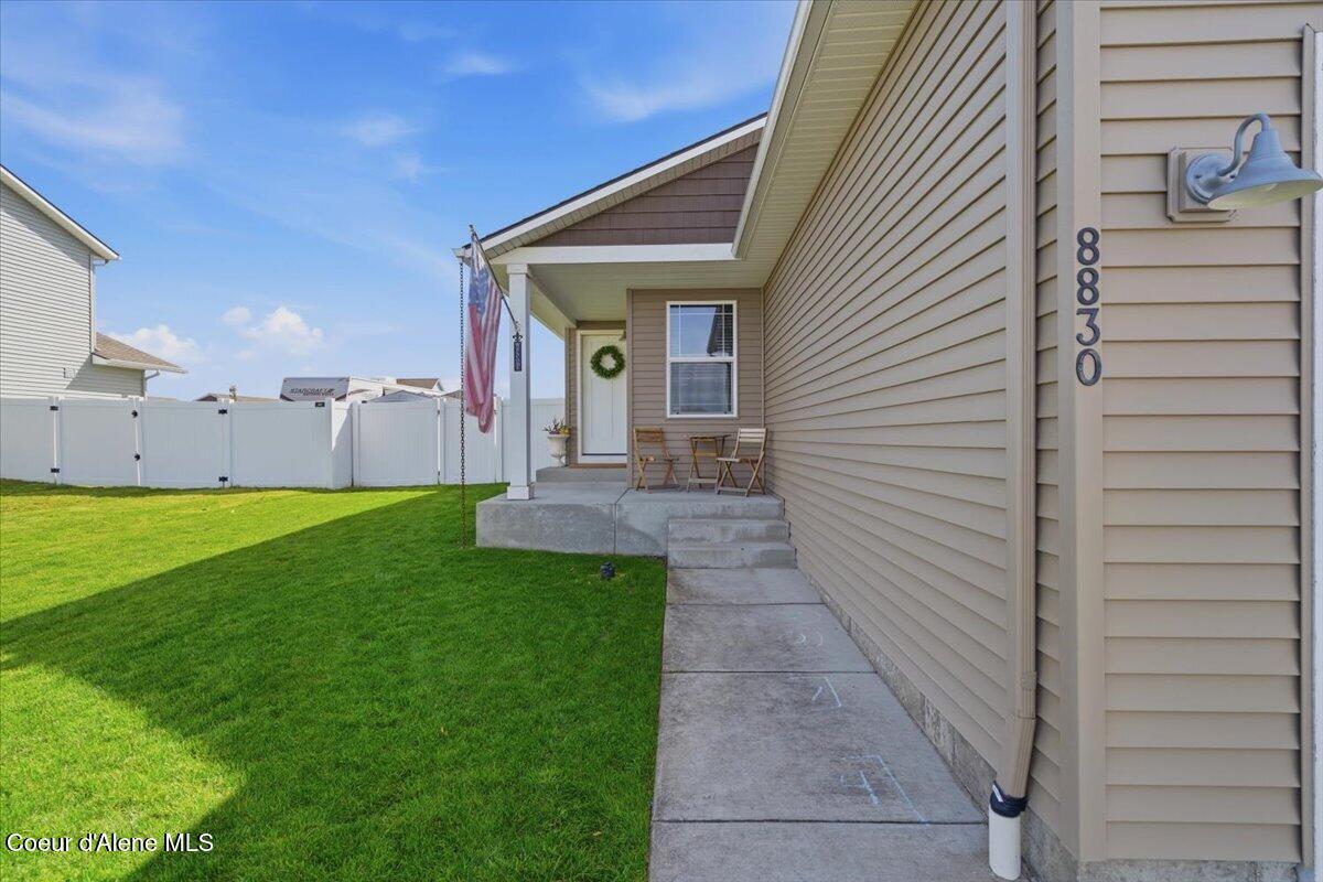 8830 North Mountainshire Road Post Falls, ID 83854 - Photo 4 of 30 04-8830 N Mountainshire Rd_RedHogMedia