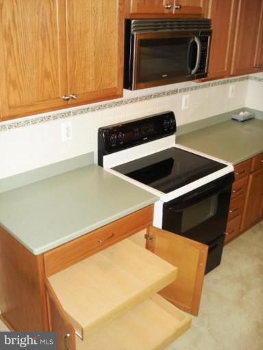 7808 Miller Fall Road Derwood, MD 20855 - Photo 5 of 30 CUSTOM CABINETRY !...CORIAN...SPACIOUS KITCHEN !