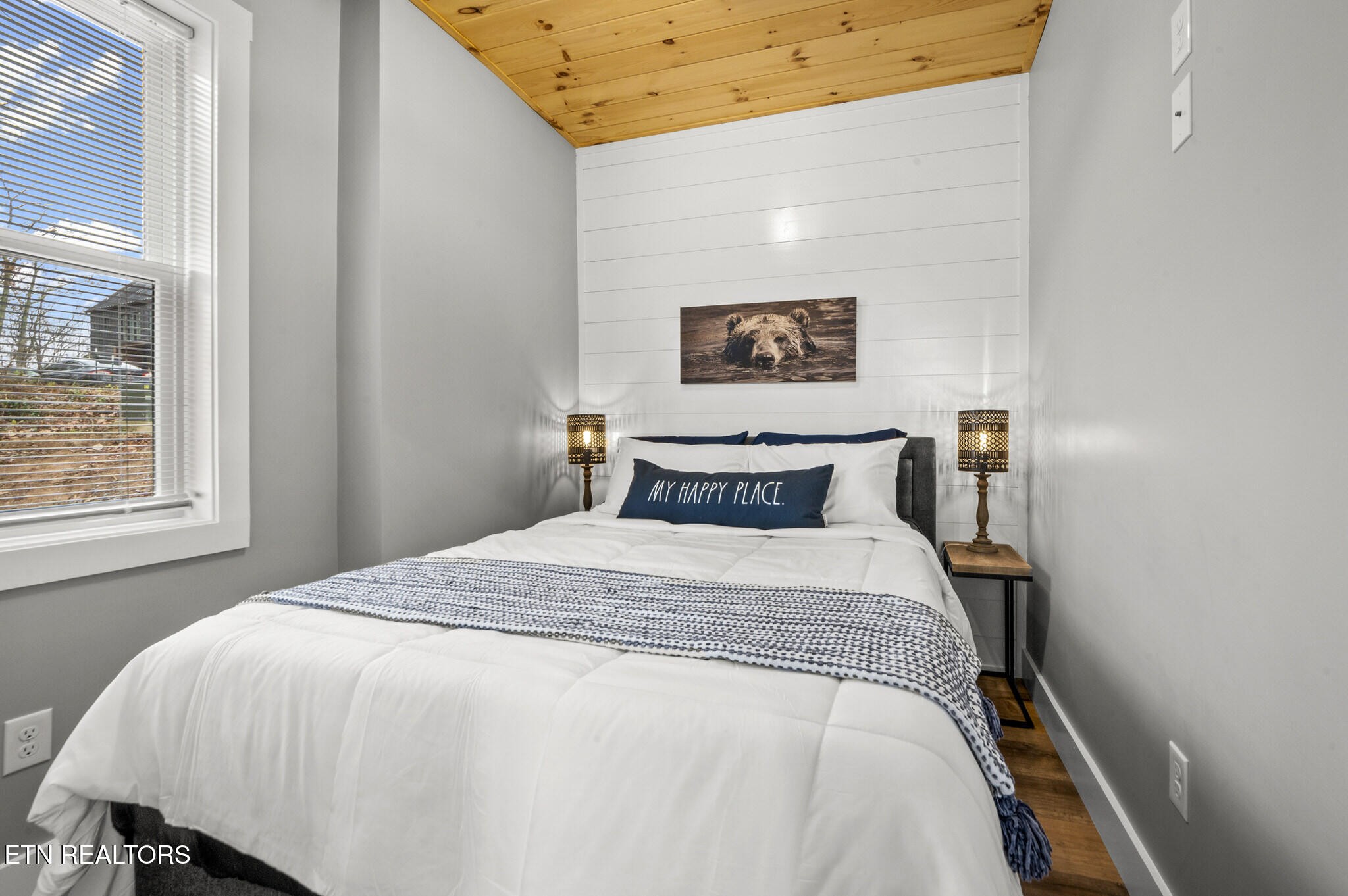 688 Shell Mountain Road Sevierville, TN 37876 - Photo 33 of 43 a bedroom with a bed and a window