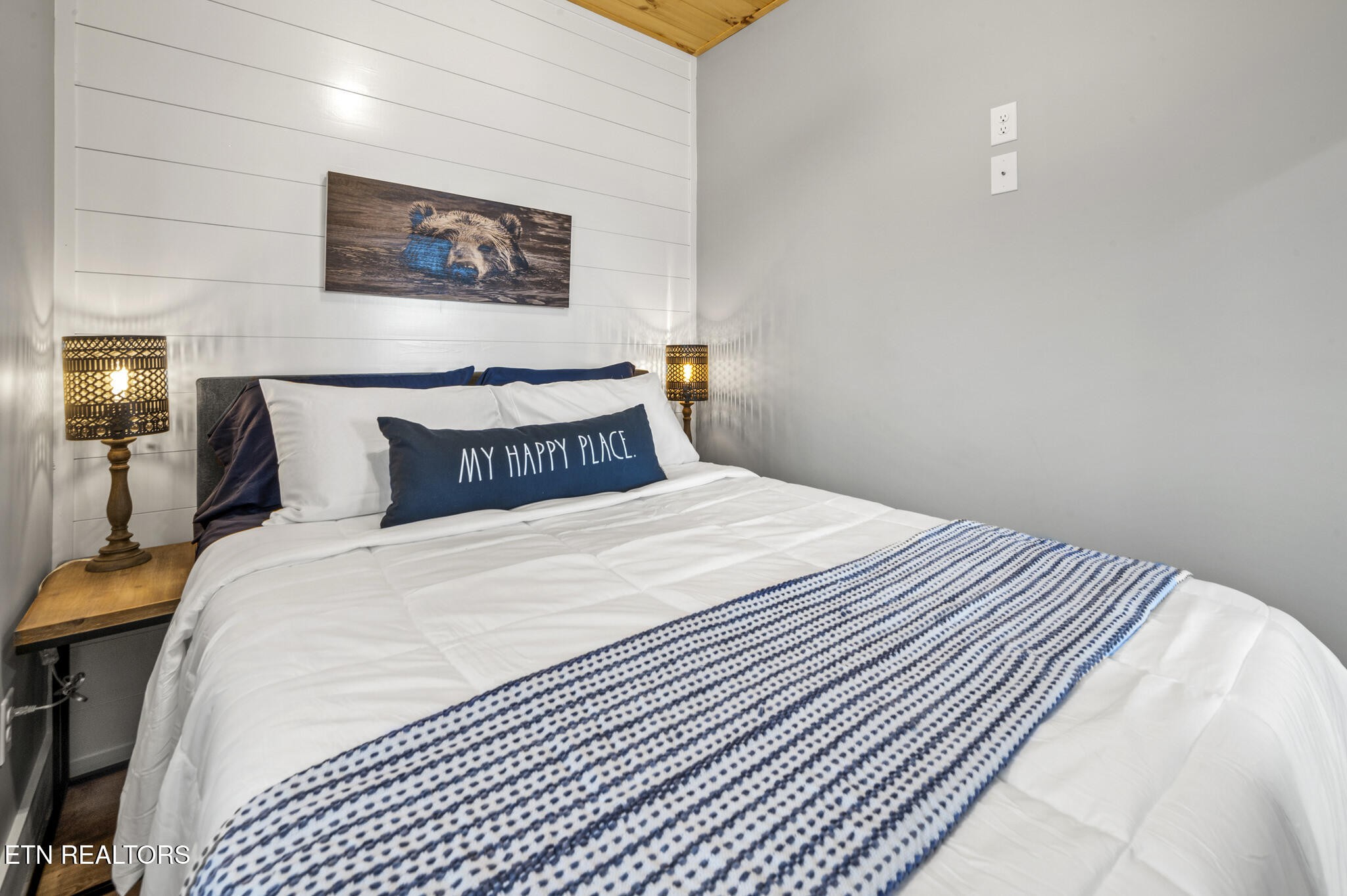 688 Shell Mountain Road Sevierville, TN 37876 - Photo 34 of 43 a bedroom with a bed and a painting on the wall