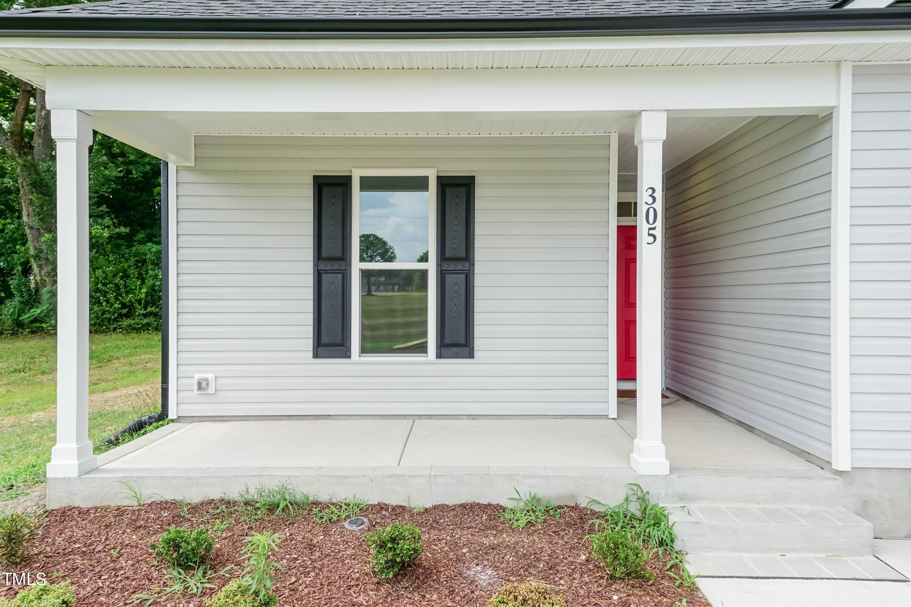 809 East Edgerton Street Dunn, NC 28334 - Photo 4 of 18 Porch 01