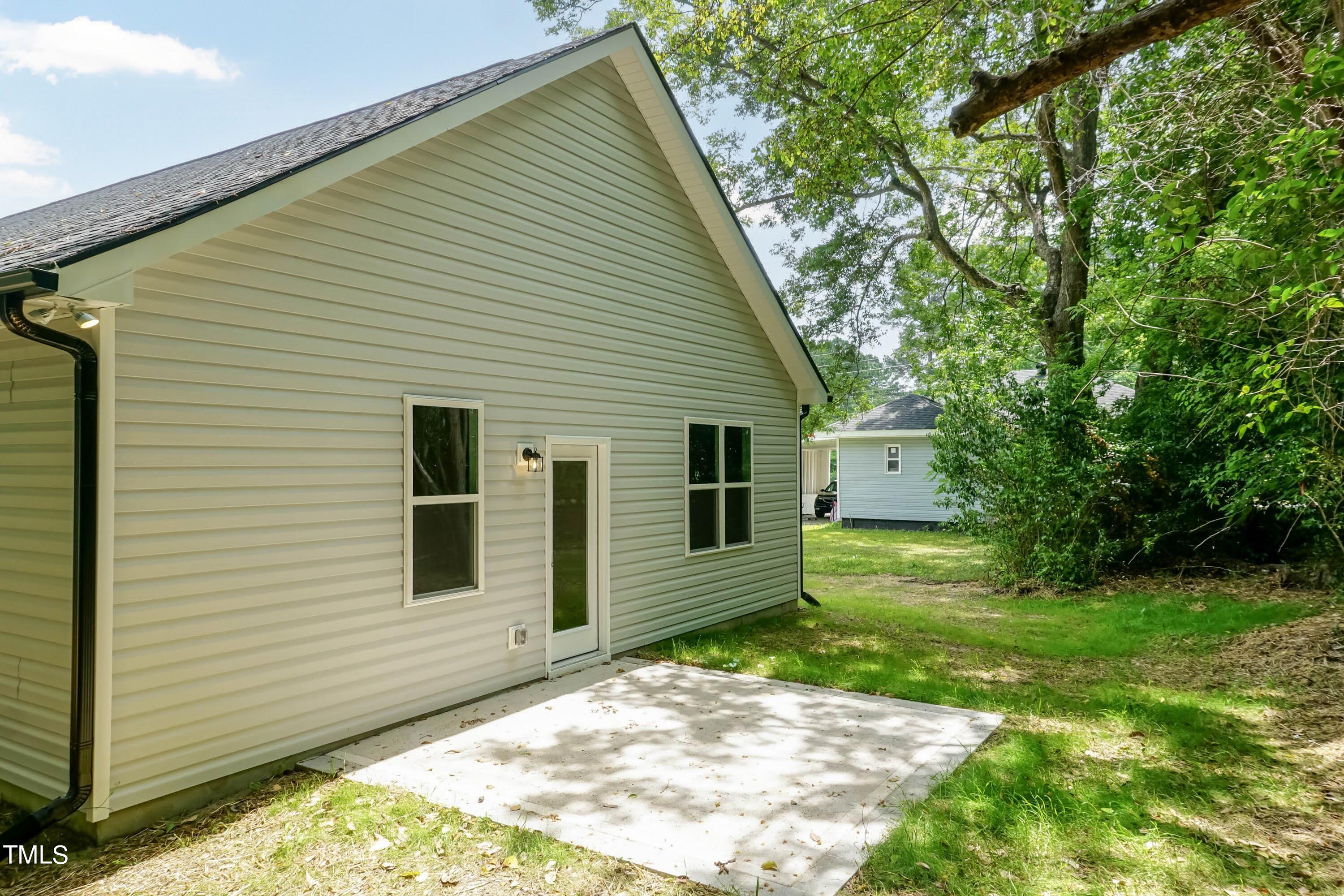 809 East Edgerton Street Dunn, NC 28334 - Photo 5 of 18 Back 02