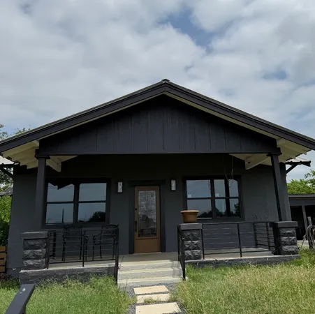 $1,950 | 405 East College Street, Llano, TX 78643