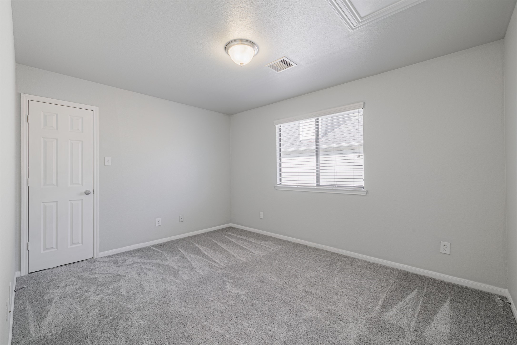 7814 Pacific Spring Lane Richmond, TX 77407 - Photo 25 of 32 an empty room with windows