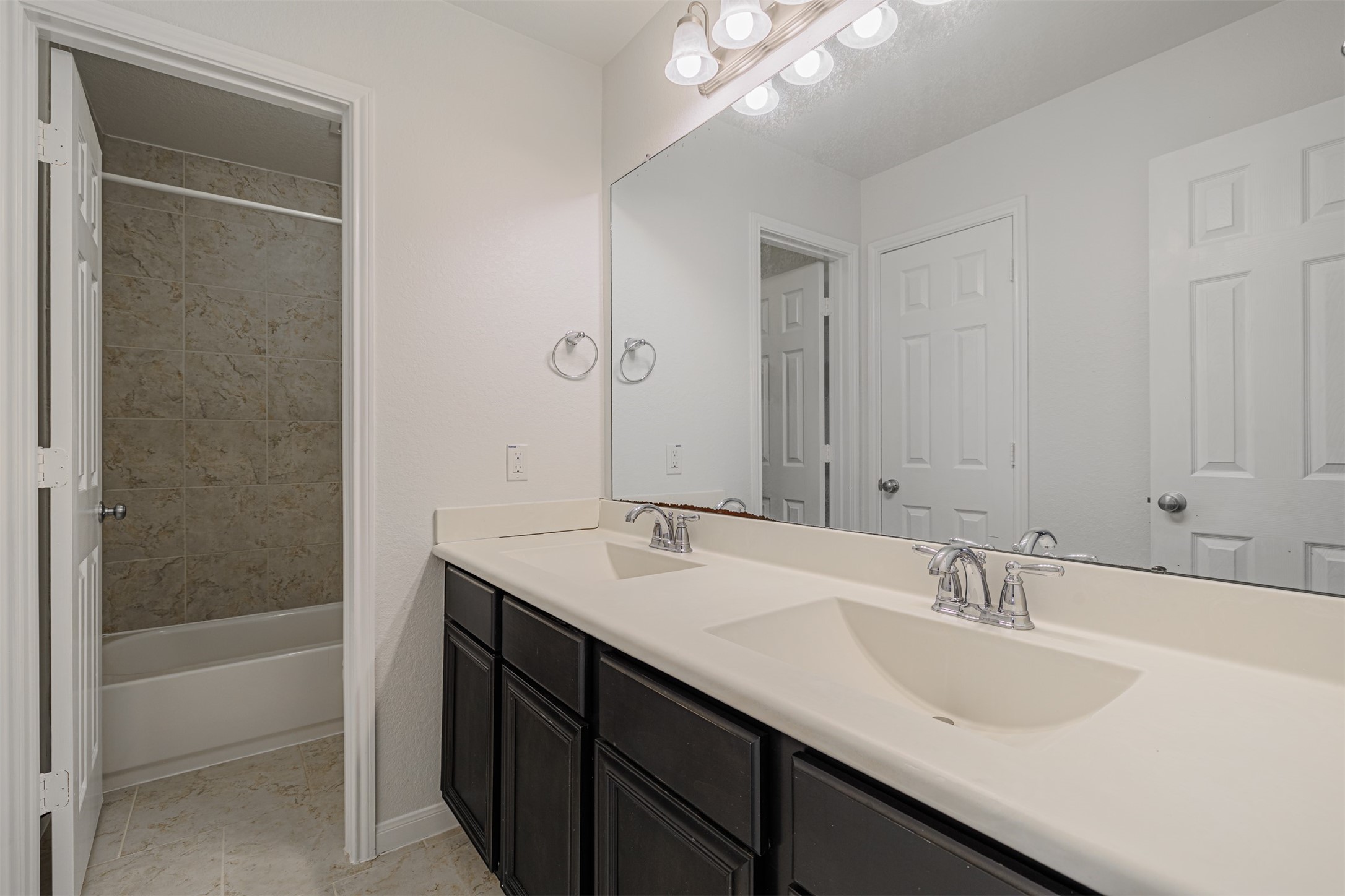 7814 Pacific Spring Lane Richmond, TX 77407 - Photo 26 of 32 a bathroom with a sink and a mirror