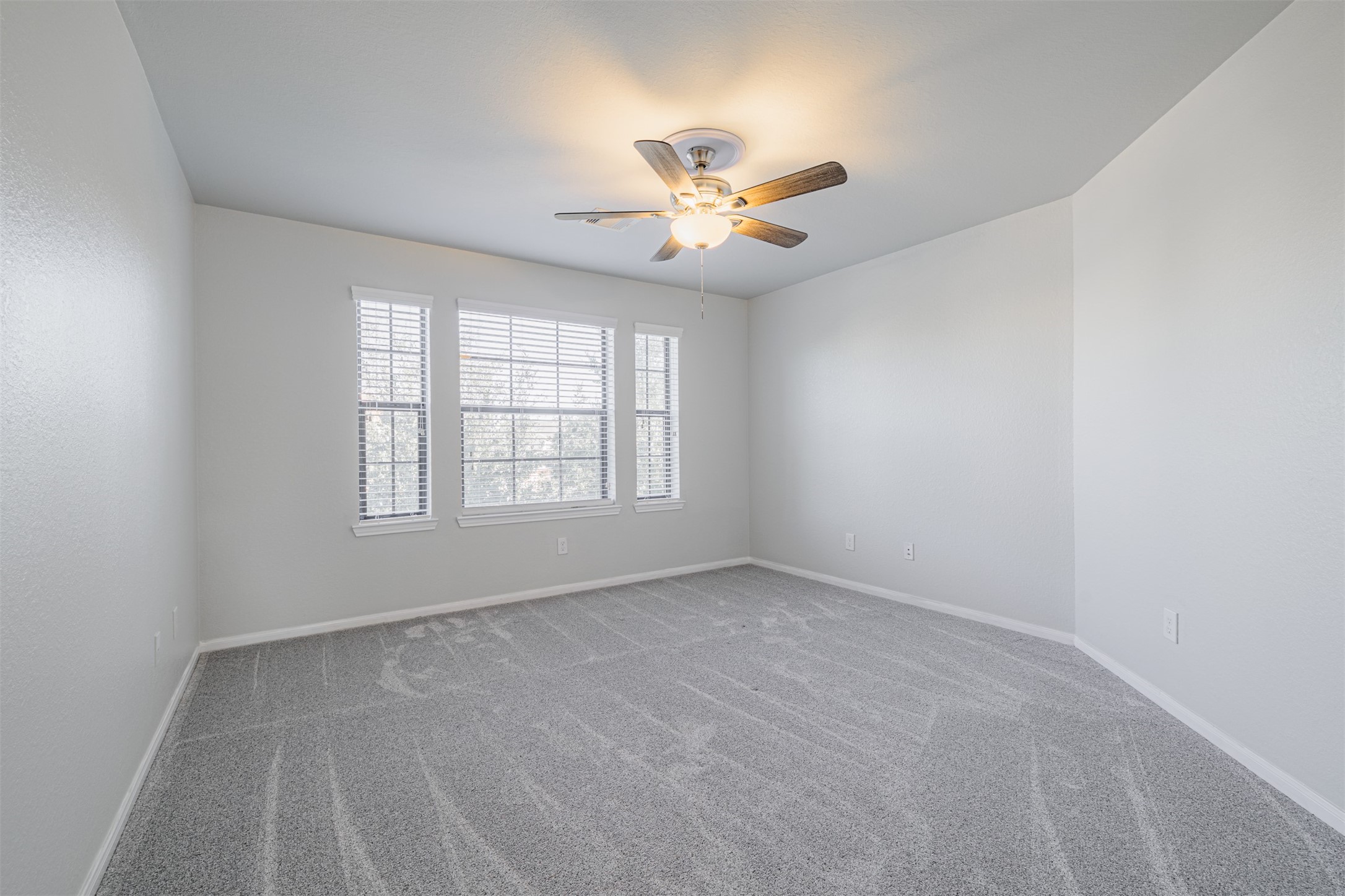 7814 Pacific Spring Lane Richmond, TX 77407 - Photo 27 of 32 an empty room with windows and fan