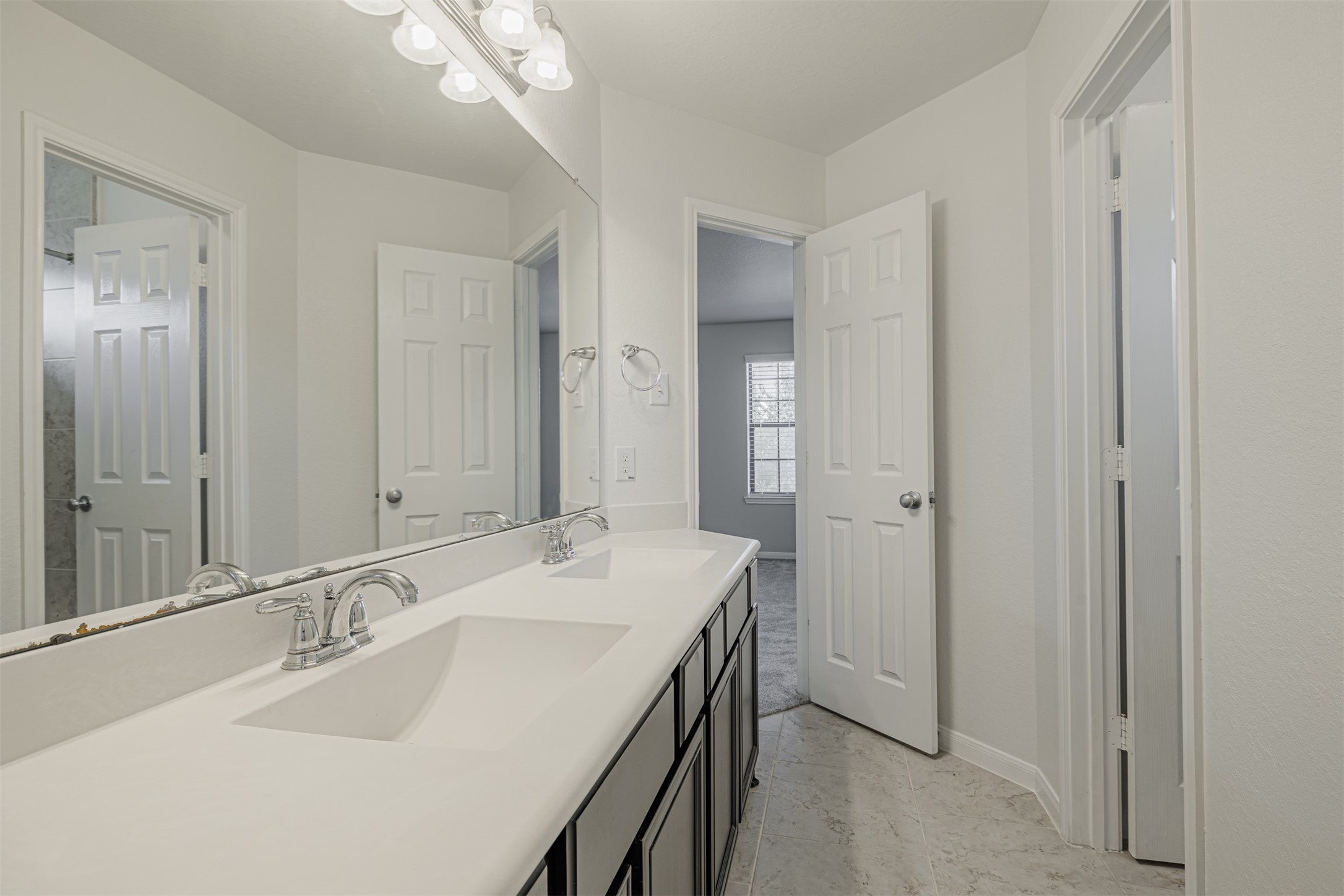 7814 Pacific Spring Lane Richmond, TX 77407 - Photo 30 of 32 a bathroom with a sink and a mirror