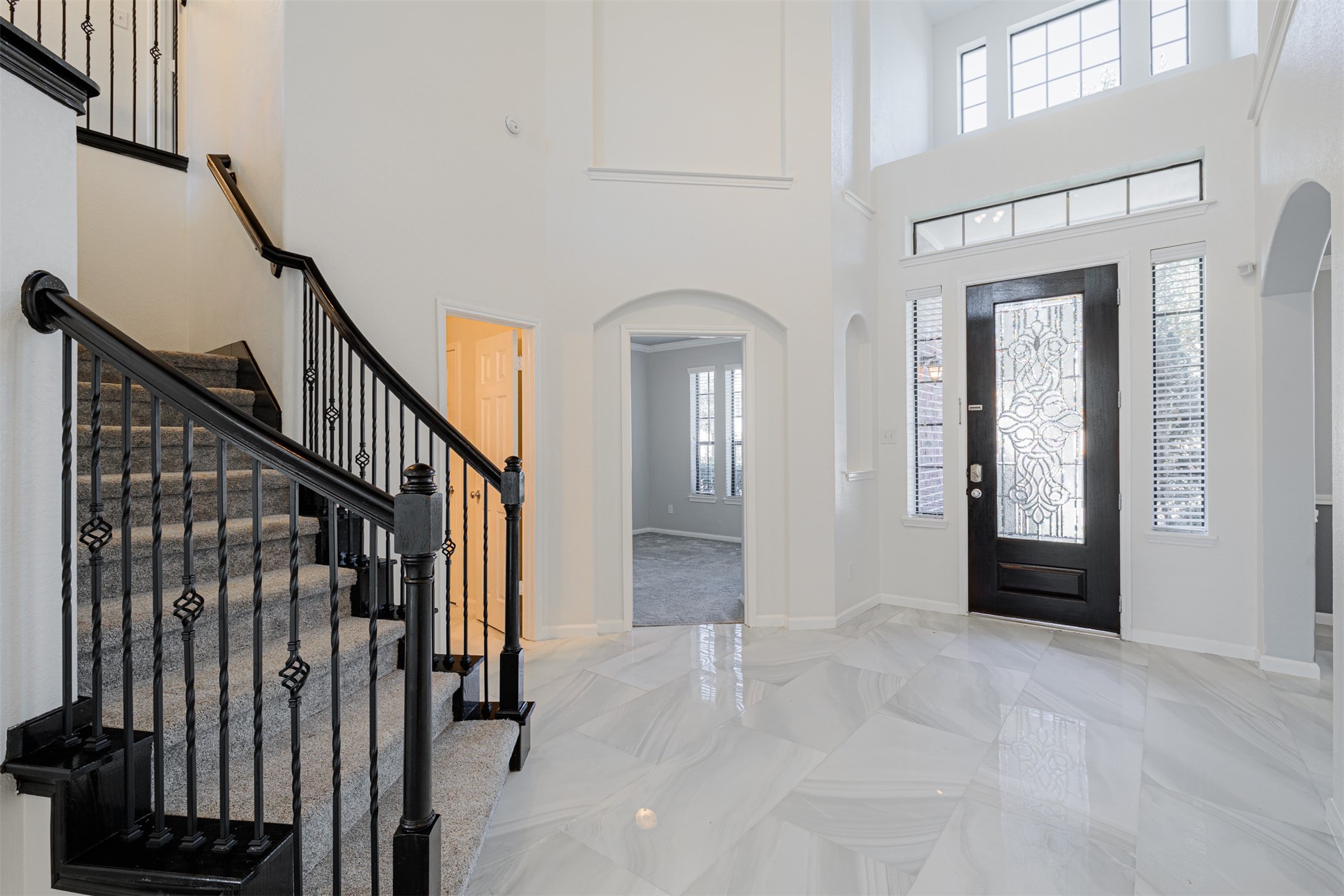 7814 Pacific Spring Lane Richmond, TX 77407 - Photo 6 of 32 a view of an entryway with wooden floor
