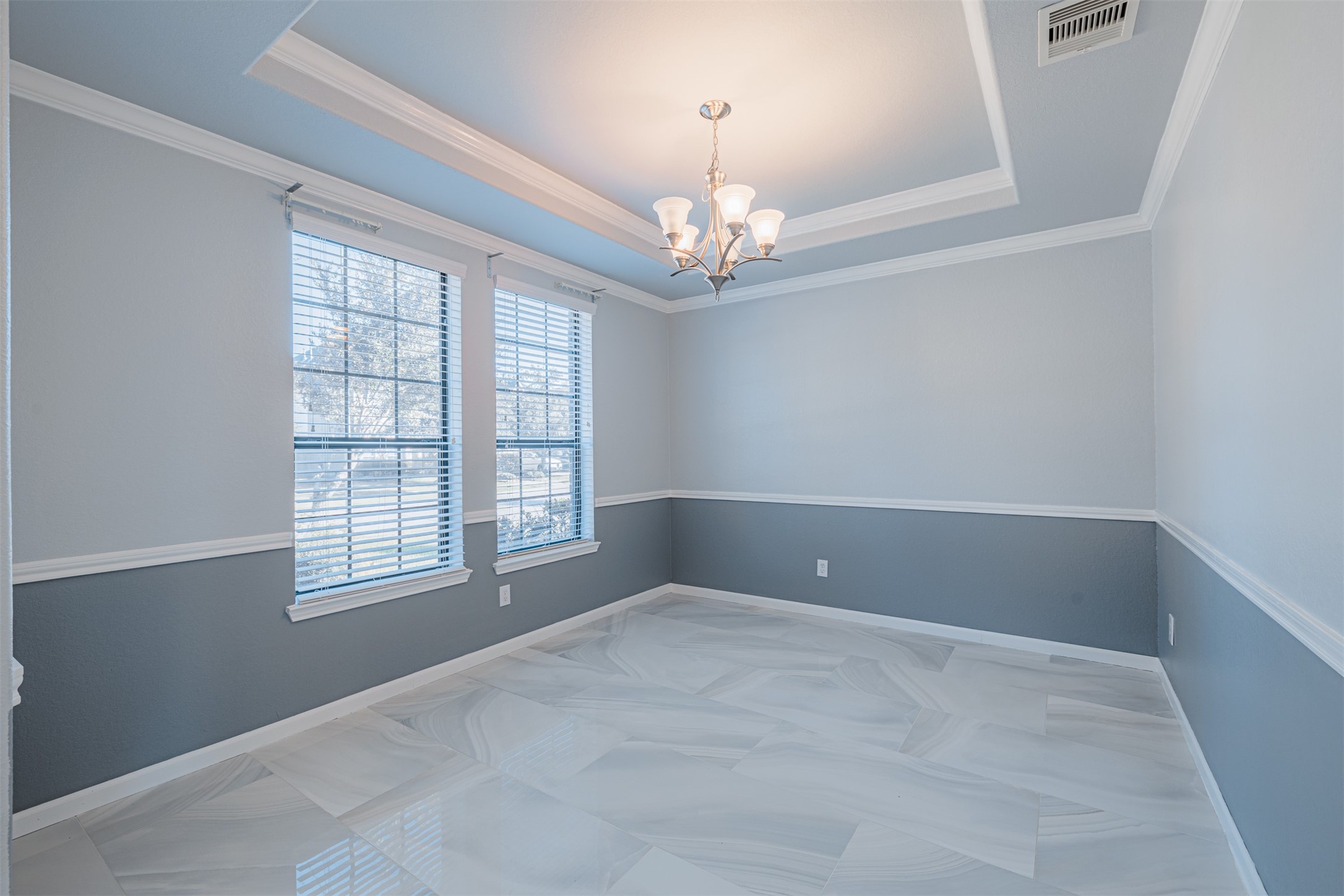 7814 Pacific Spring Lane Richmond, TX 77407 - Photo 7 of 32 a view of empty room with windows