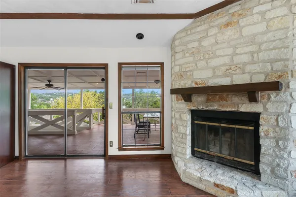 $2,275 | 21205 National Drive, Lago Vista, TX 78645