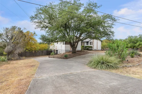 $2,275 | 21205 National Drive, Lago Vista, TX 78645