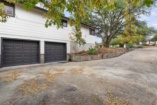 $2,275 | 21205 National Drive, Lago Vista, TX 78645