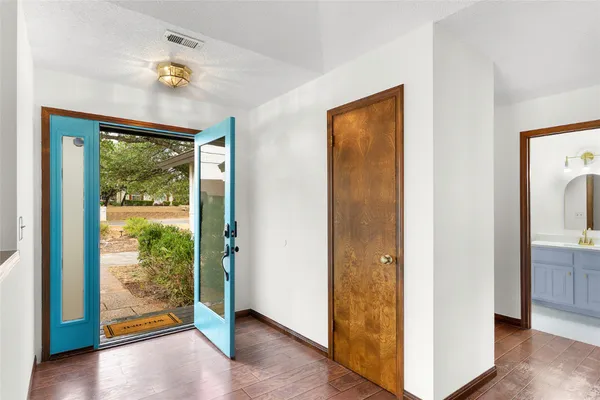 $2,275 | 21205 National Drive, Lago Vista, TX 78645