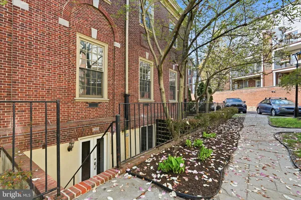 $2,795 | 2501-00 Christian Street, Unit 105, Philadelphia, PA 19146