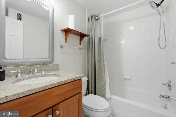 $2,795 | 2501-00 Christian Street, Unit 105, Philadelphia, PA 19146