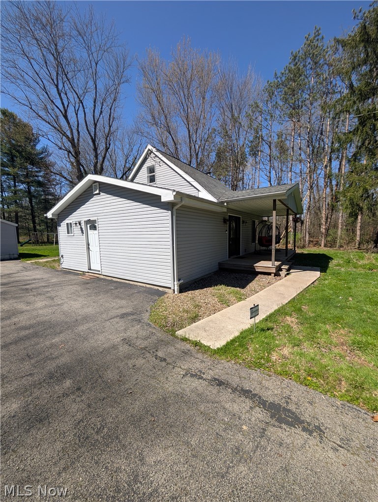 3032 Bell Wick Road Hubbard, OH 44425 - Photo 3 of 24