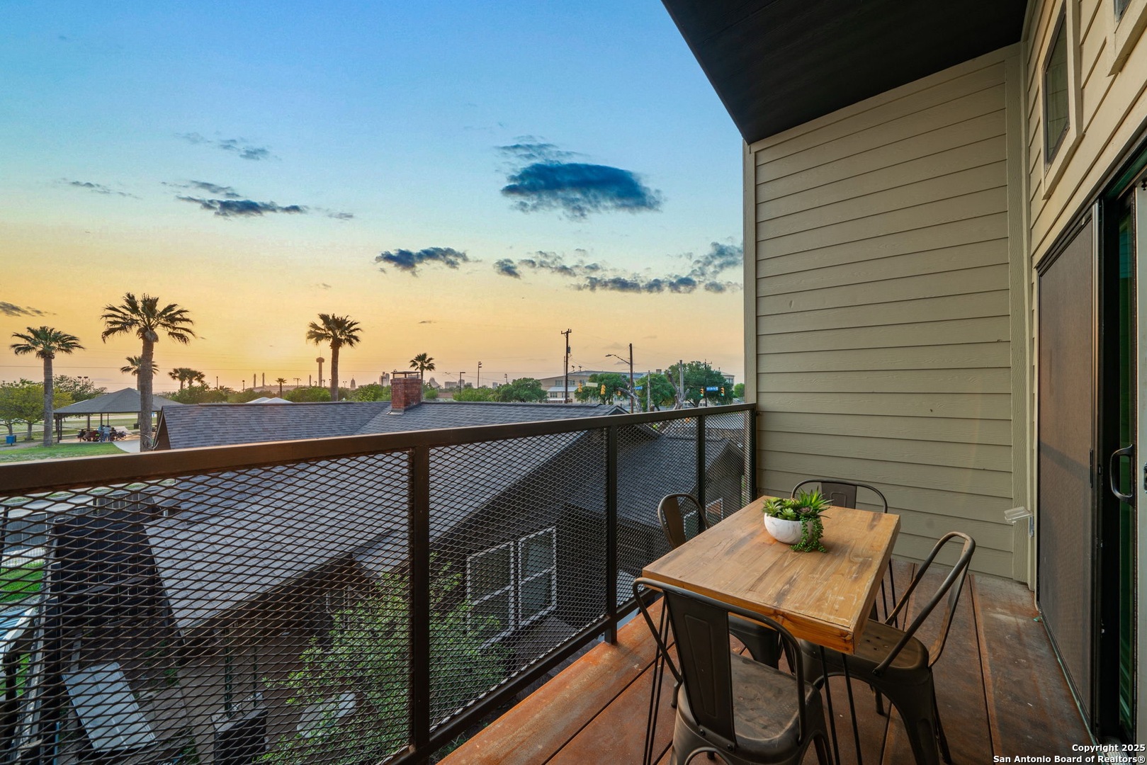 107 Harding Place, Unit 101 San Antonio, TX 78203 - Photo 19 of 39 a balcony with table and chairs