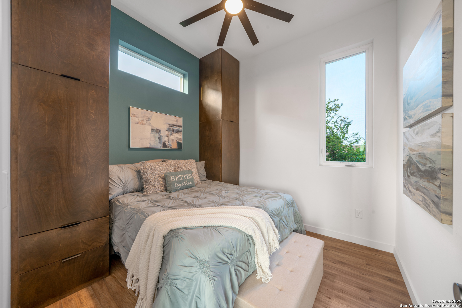 107 Harding Place, Unit 101 San Antonio, TX 78203 - Photo 23 of 39 a bedroom with a bed and a painting on the wall
