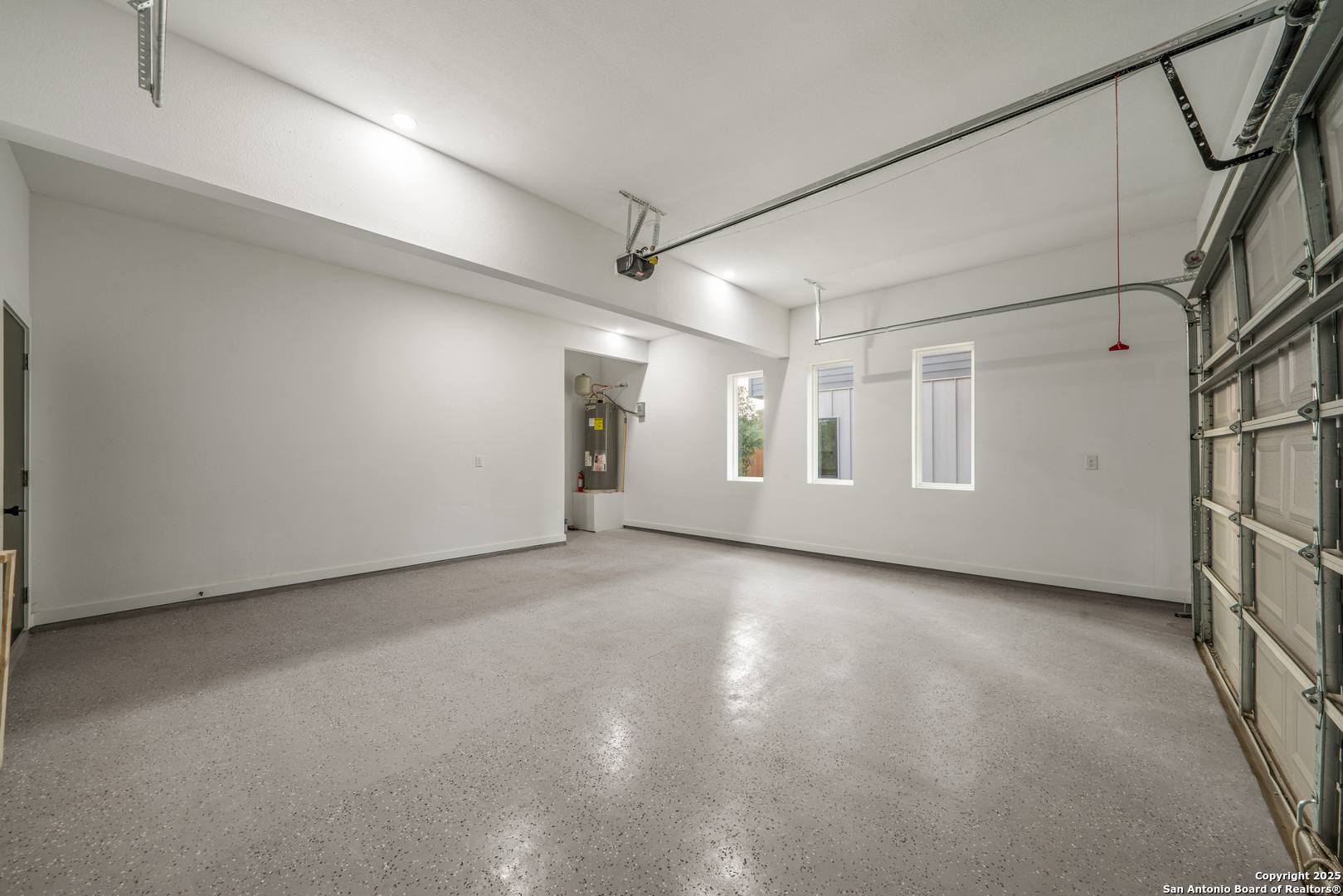 107 Harding Place, Unit 101 San Antonio, TX 78203 - Photo 24 of 39 a view of a big room with closet and windows
