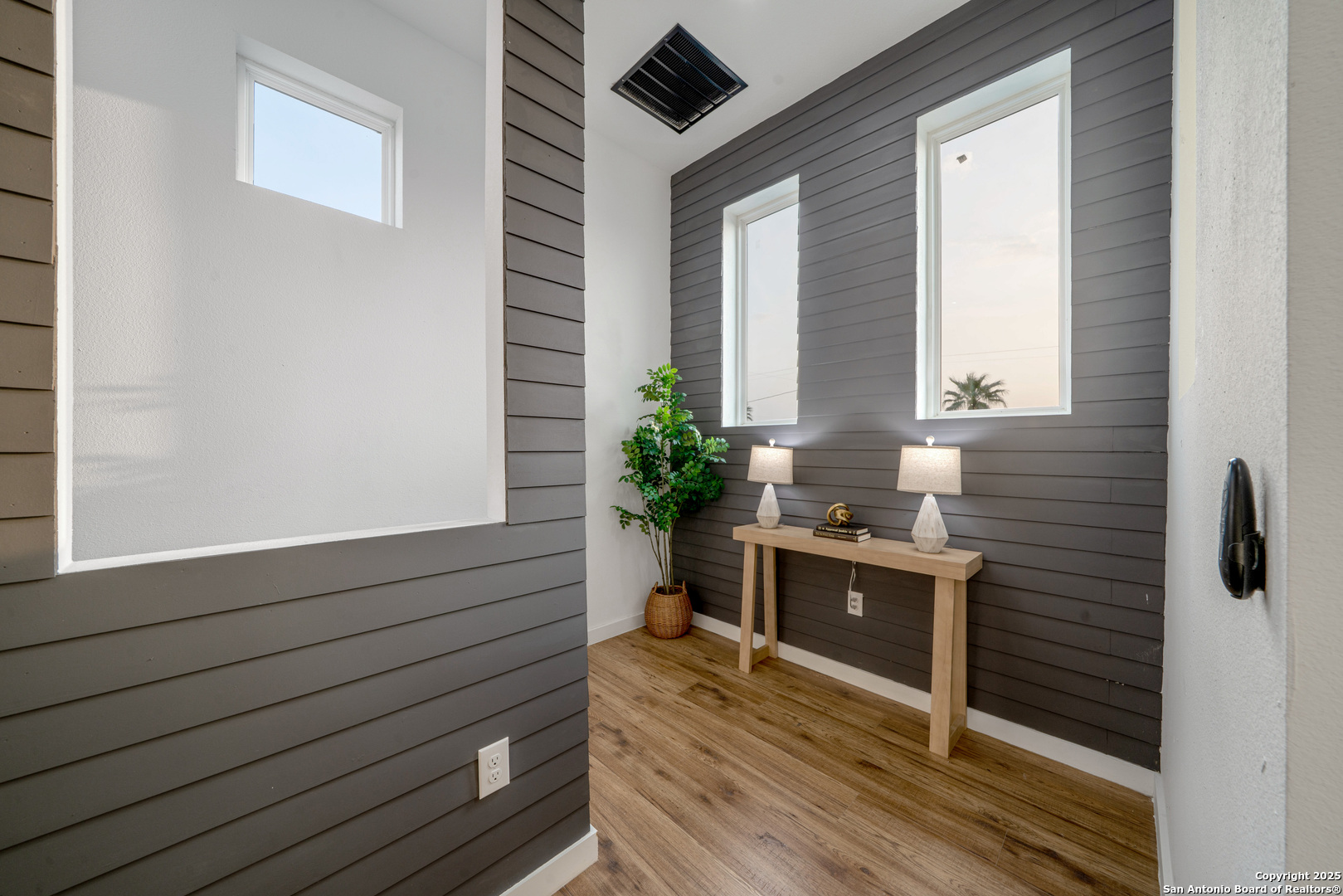 107 Harding Place, Unit 101 San Antonio, TX 78203 - Photo 7 of 39 a bathroom with a sink and a mirror