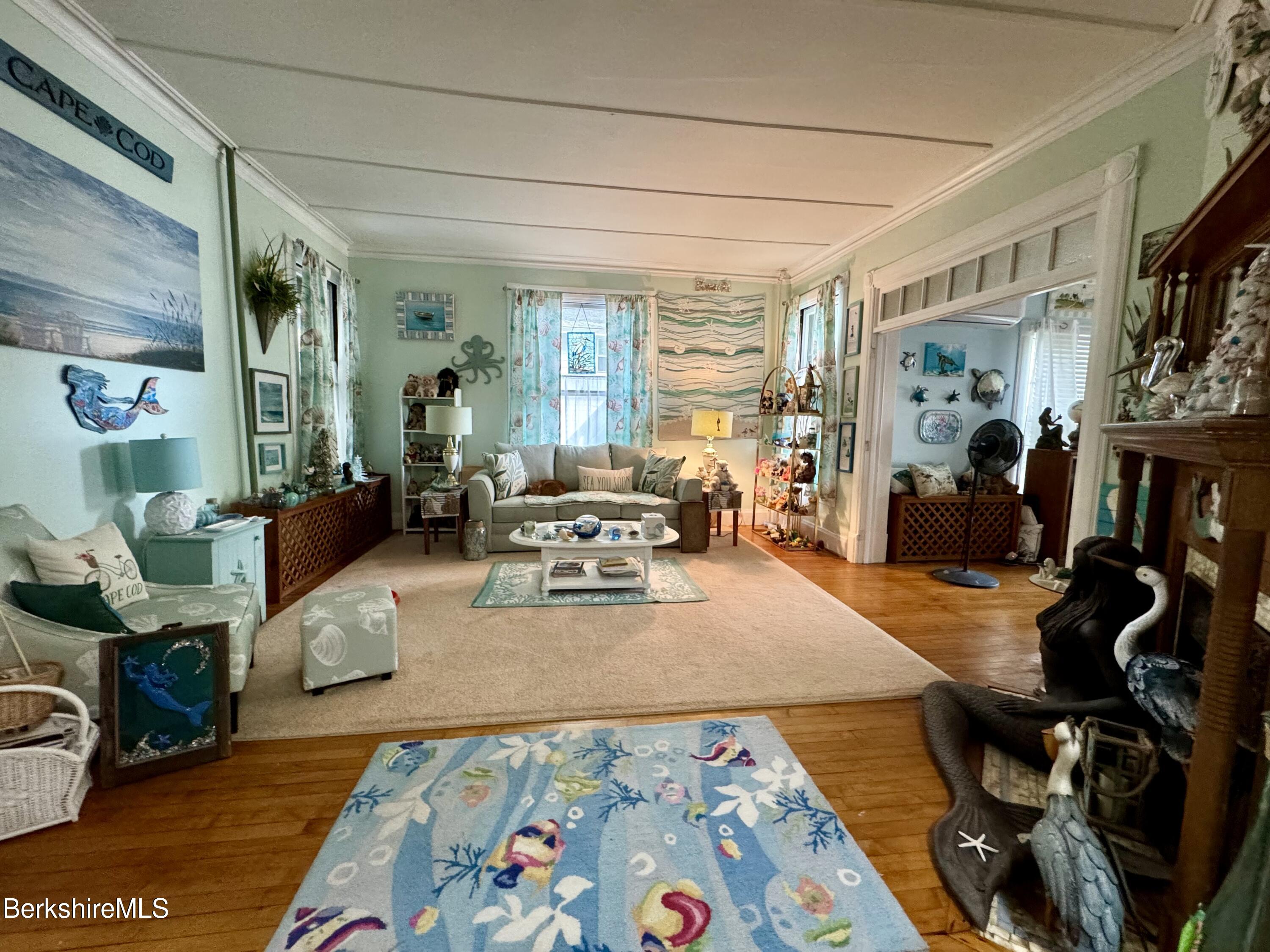 Main unit 1st floor living room