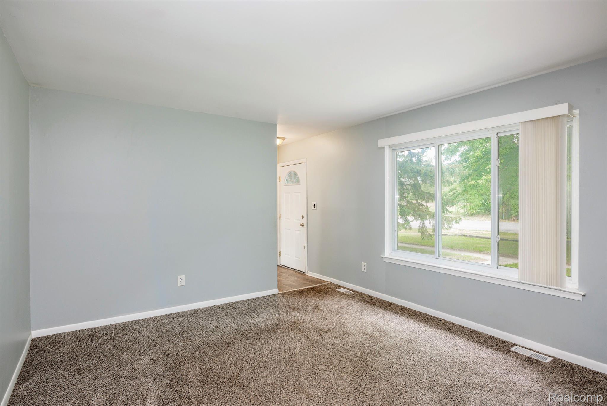 35247 Wick Road Romulus, MI 48174 - Photo 5 of 34 Gallery Image 5