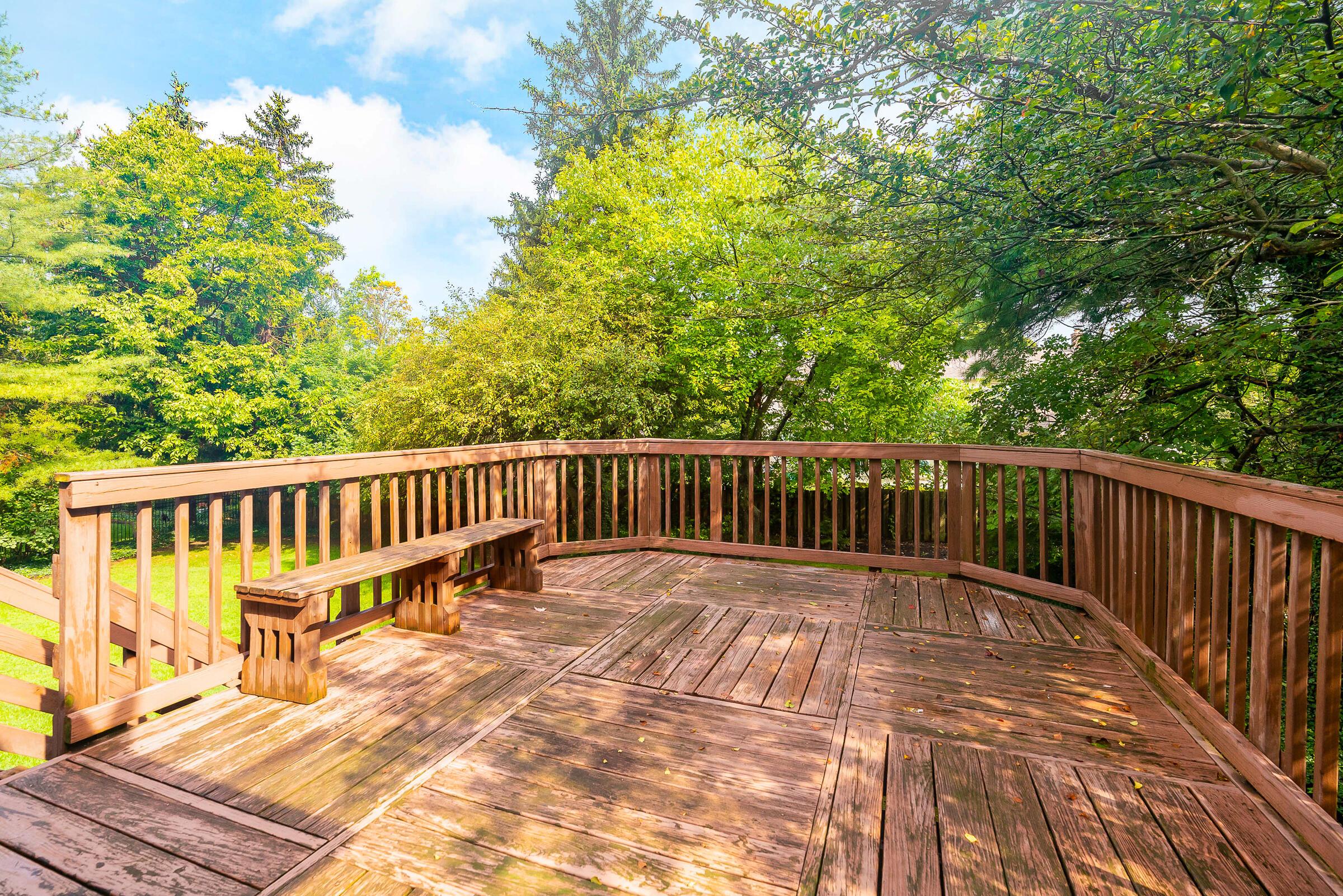 2654 Lane Road Columbus, OH 43220 - Photo 29 of 33 Deck