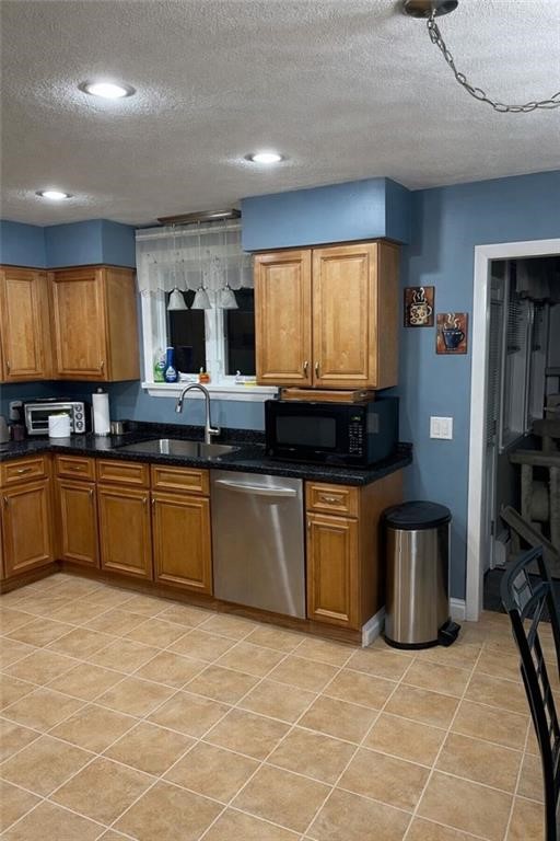 63 Capwell Avenue Woonsocket, RI 02895 - Photo 3 of 28