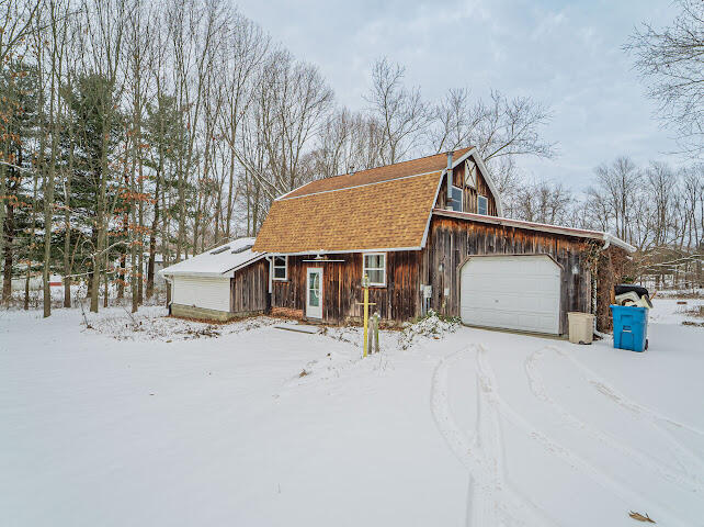335 East Tratebas Road Chesterton, IN 46304 - Photo 1 of 24 642x480