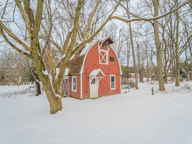 335 East Tratebas Road Chesterton, IN 46304 - Photo 19 of 24 642x480