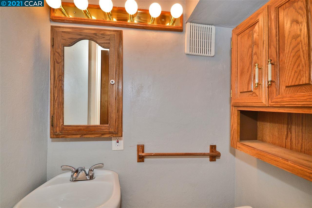 928 Janet Lane Lafayette, CA 94549 - Photo 25 of 35 a bathroom with a sink and a mirror