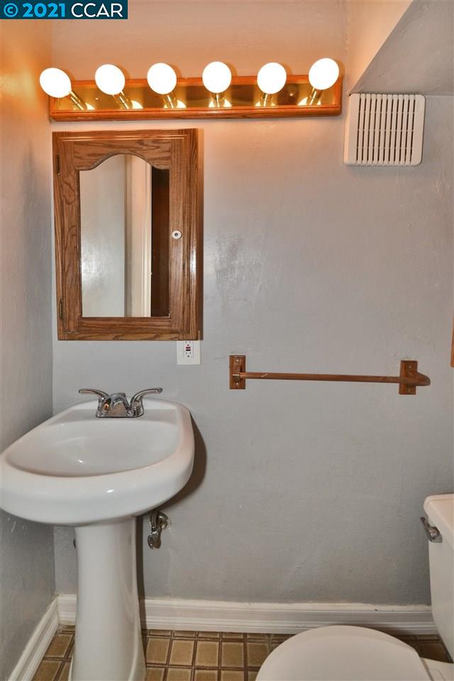 928 Janet Lane Lafayette, CA 94549 - Photo 26 of 35 a bathroom with a sink mirror and vanity