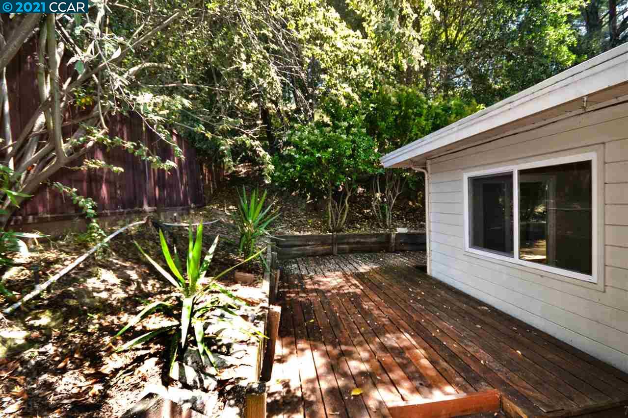 928 Janet Lane Lafayette, CA 94549 - Photo 30 of 35 a view of a back yard of the house