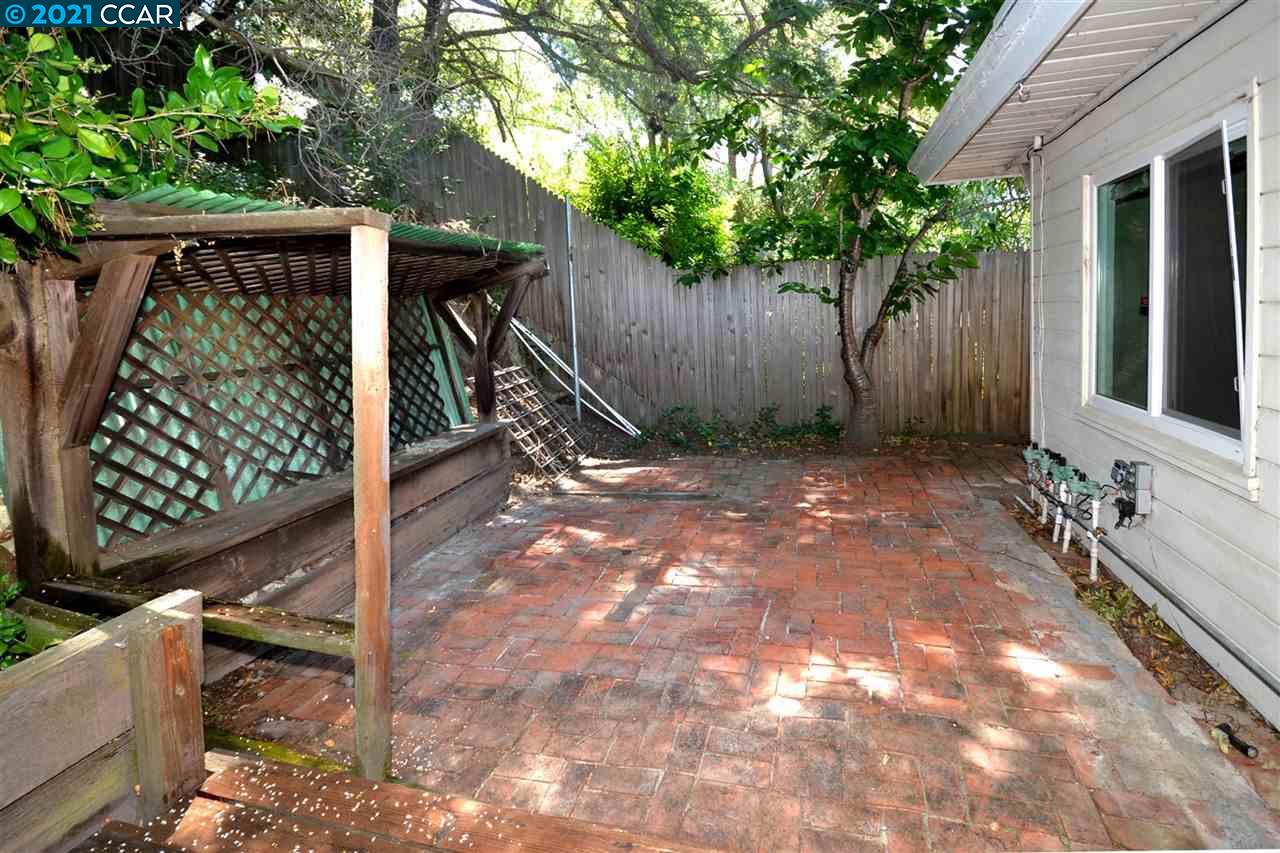 928 Janet Lane Lafayette, CA 94549 - Photo 32 of 35 a view of a backyard