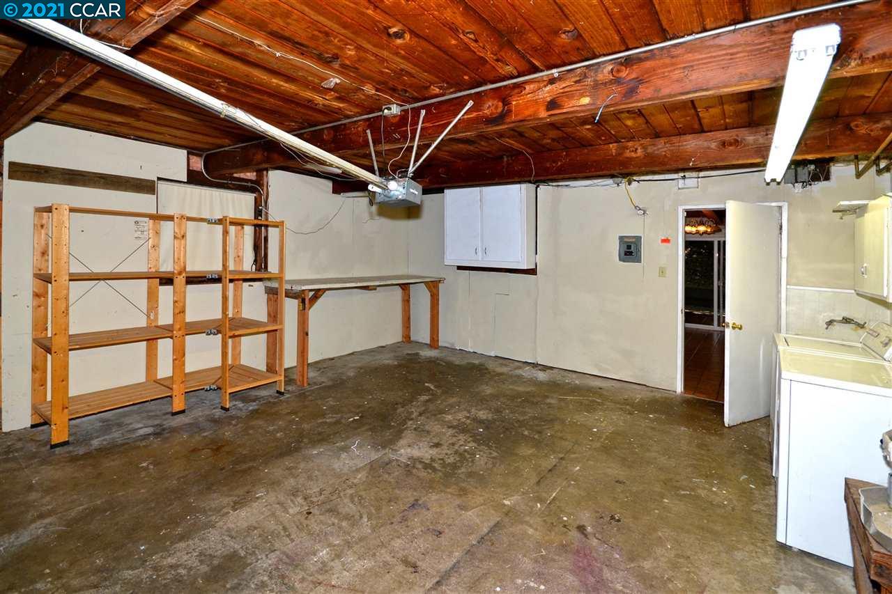 928 Janet Lane Lafayette, CA 94549 - Photo 35 of 35 a view of a garage