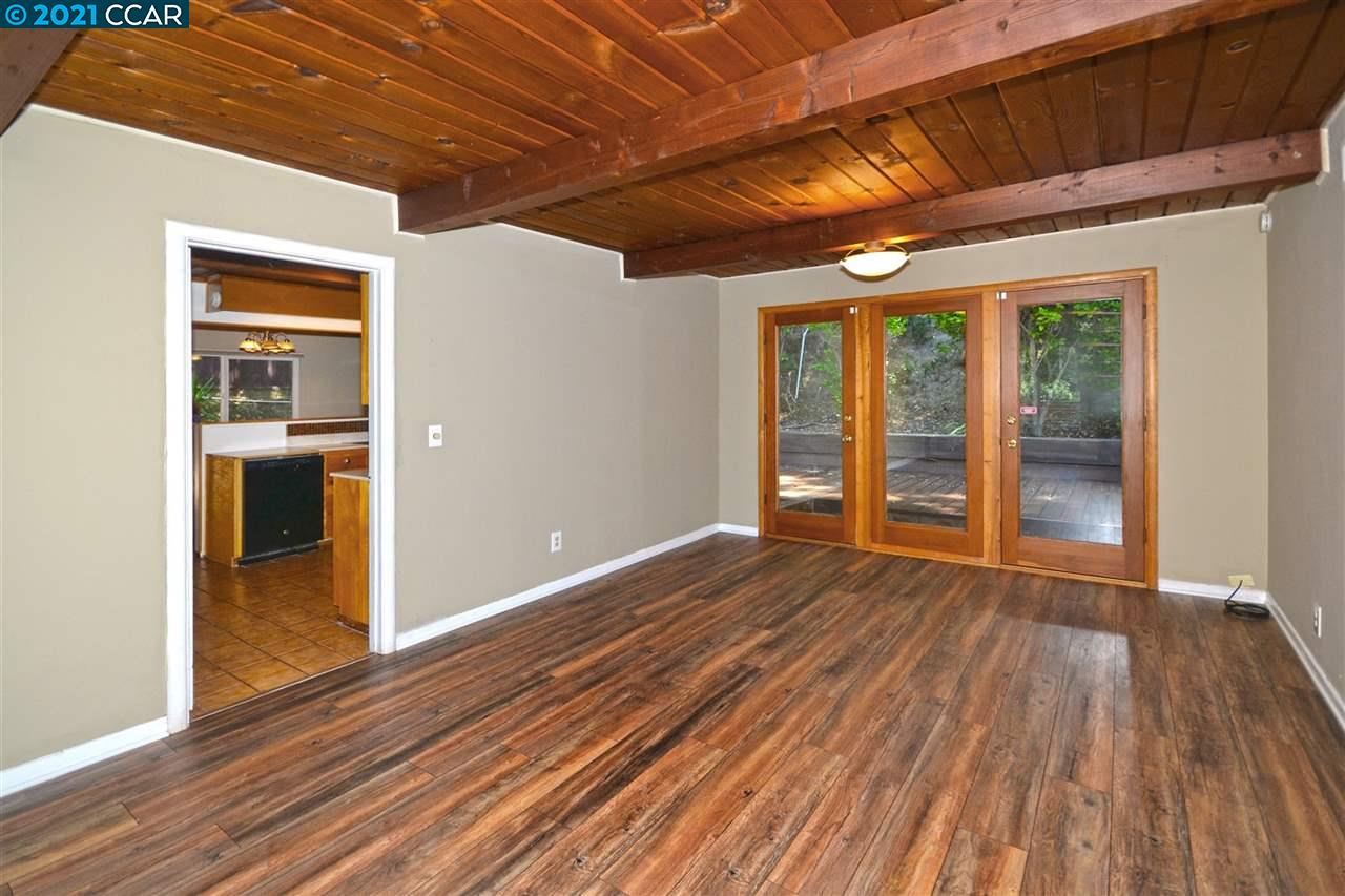 928 Janet Lane Lafayette, CA 94549 - Photo 6 of 35 an empty room with wooden floor and windows