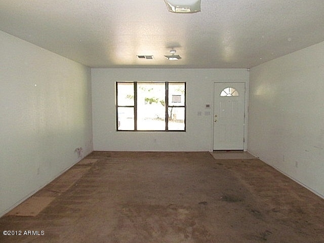 4409 West Coronado Road Phoenix, AZ 85035 - Photo 20 of 40 023-333230 - living room (4)